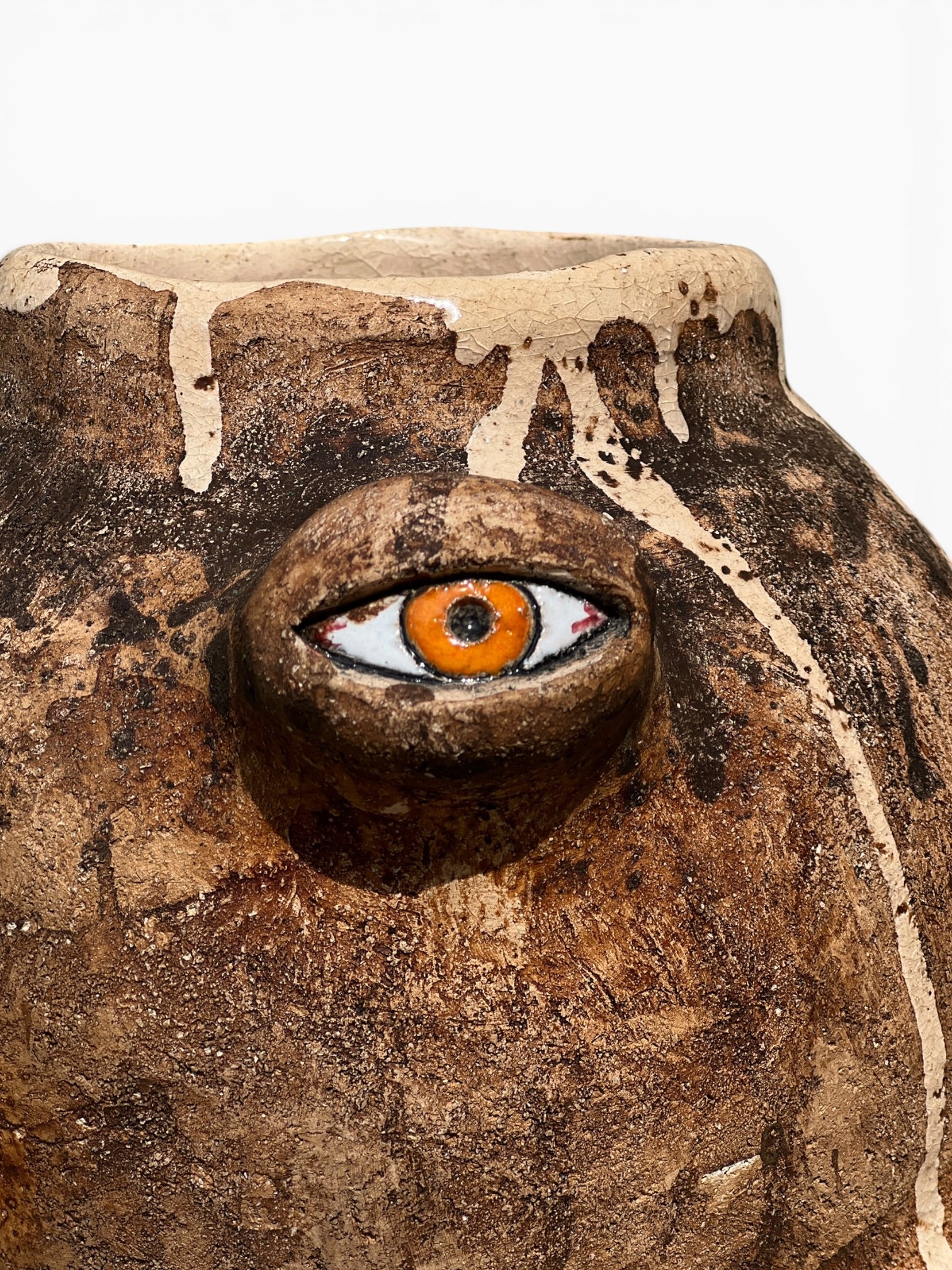 Large Ceramic Eye Vase "Tiger" (30x28x26 cm) — Handcrafted Coarse Clay (Chamotte), Milk-Firing Technique