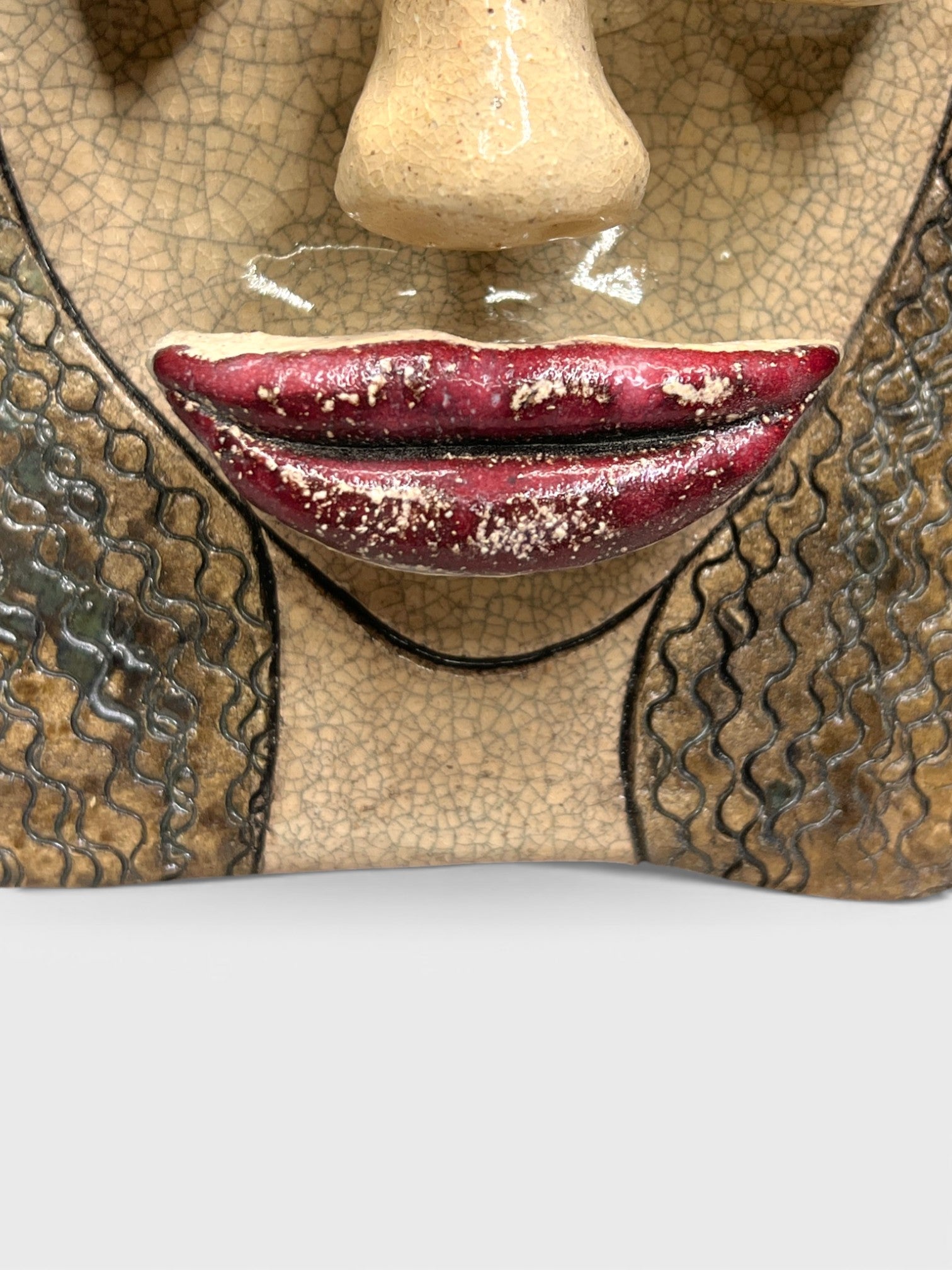 Керамічна маска жіноча кучерява