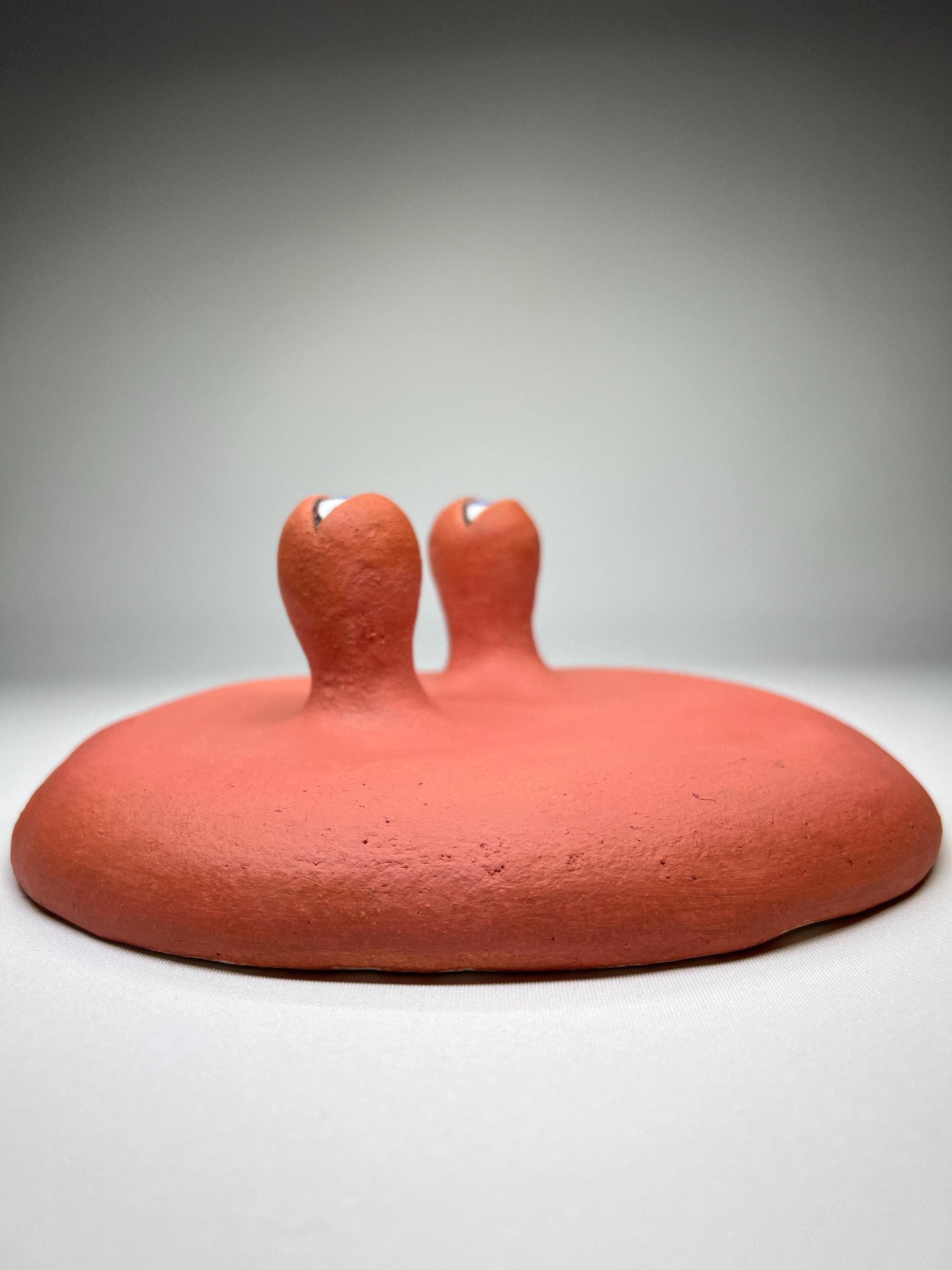 Теракотова керамічна маска з очима